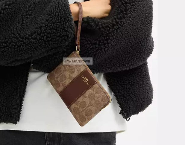 Corner Zip Wristlet In Signature Canvas - Tan