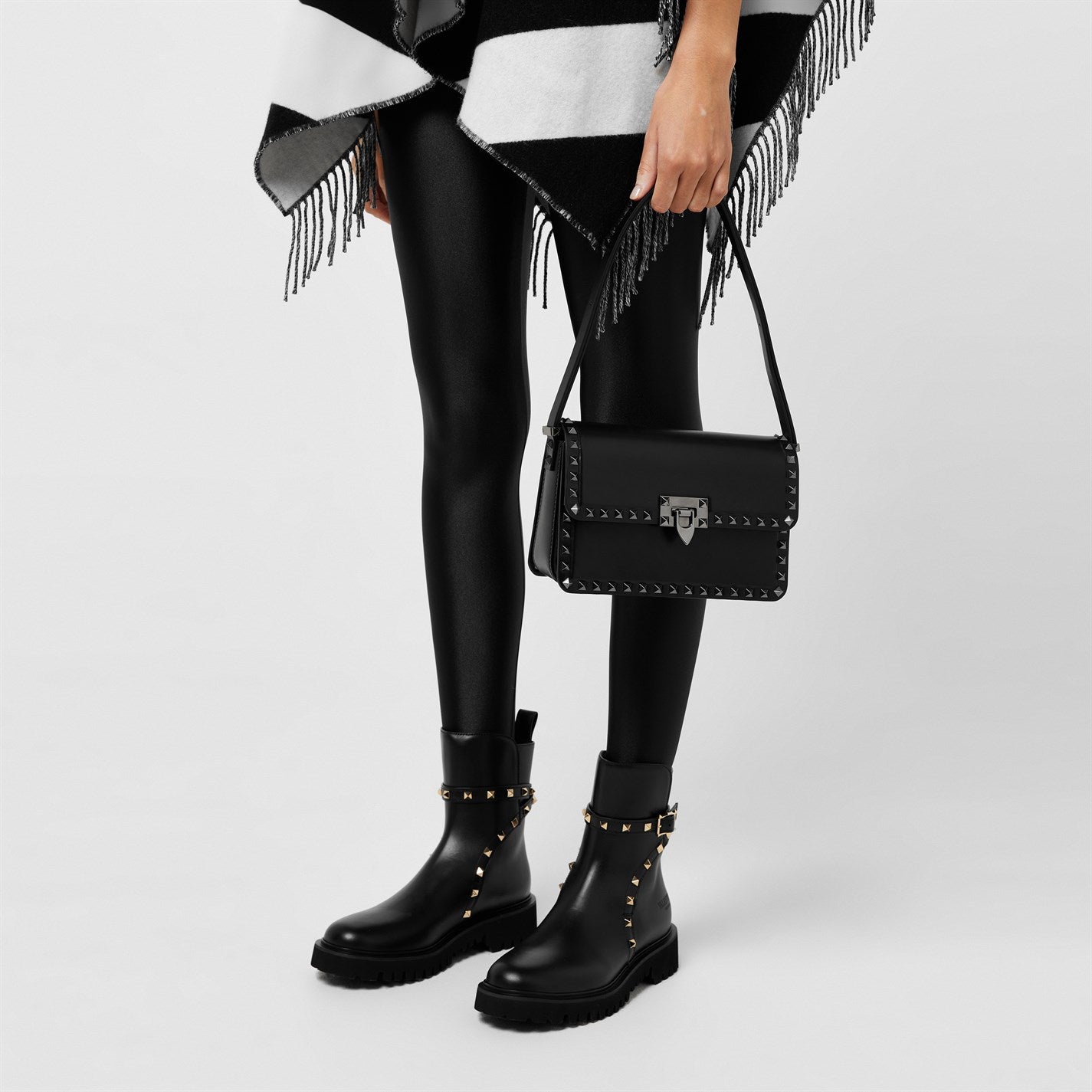 ROCKSTUD SHOULDER BAG